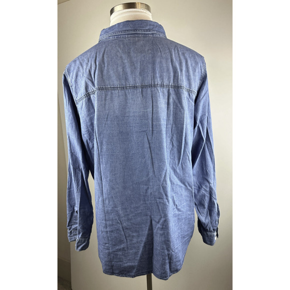 Torrid Taylor Medium Wash Denim Button Down Shirt Blue Women's Plus Size 3 3X - Picture 8 of 15